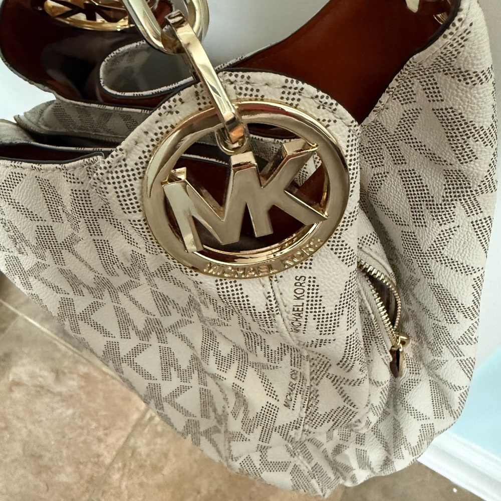 Michael Kors Cream and Tan Shoulder Bag - Picture 2 of 7